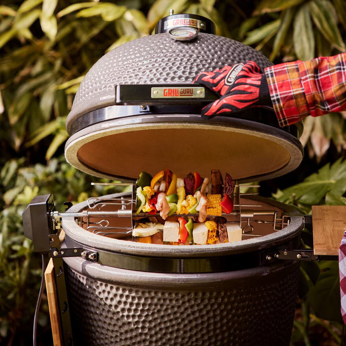 Grill Guru 18" (46Cm) Ceramic Kamado Charcoal Barbecue in Black + Cover
